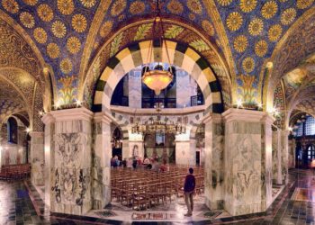 Megtisztítják a járványok elleni küzdelem szentjének ereklyéjét az aacheni katedrálisban