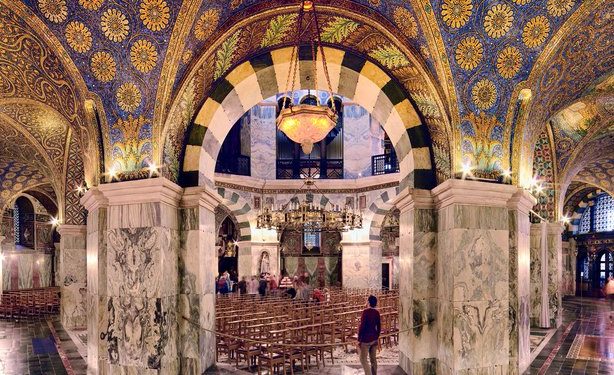 Megtisztítják a járványok elleni küzdelem szentjének ereklyéjét az aacheni katedrálisban