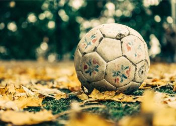 Hetvenöt éves csatár lehet a világ legidősebb profi futballistája