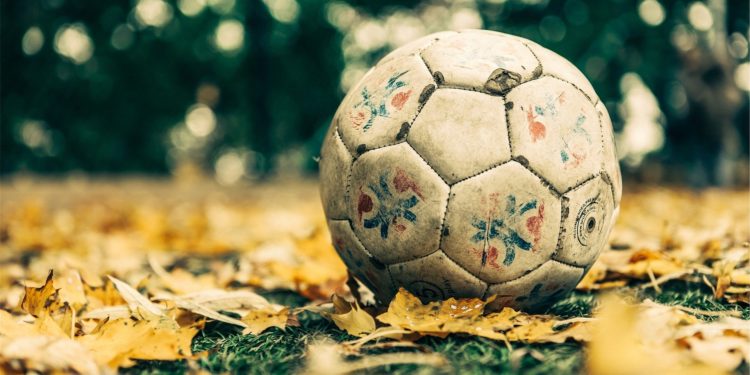 Hetvenöt éves csatár lehet a világ legidősebb profi futballistája