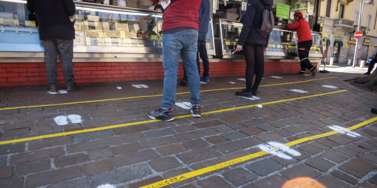 Olaszország-szerte bezárják a nem létfontosságú kiskereskedelmi egységeket