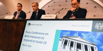 A brit kormány életbe léptette a járványkészültség késleltetési szakaszát