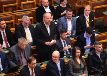 Az iskolák bezárásának támogatására hívja fel az ellenzéket a Jobbik