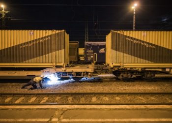 Szerb elnök: lezárják a határokat a gócpontokból érkezők előtt