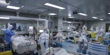 Meghalt egy korábban gyógyultnak nyilvánított fertőzött a közép-kínai Vuhanban