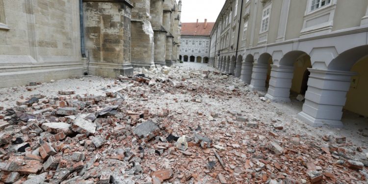 Segélyszállítmányt indított a katasztrófavédelem a földrengés sújtotta Horvátországba