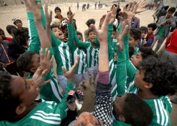 Szaúd-Arábia légvédelme rakétákat semmisített meg Rijád és Dzsazan felett