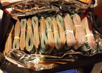 A nyomozók őrizetbe vették azt a férfit, akinél többek között négy kiló marihuánát találtak. (videó)