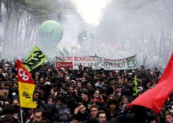 A francia kormány parlamenti szavazás nélkül vezeti be a vitatott nyugdíjreformot