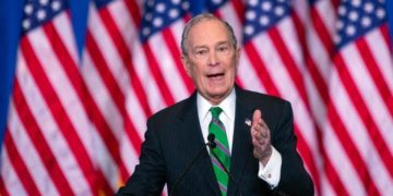Bloomberg 18 millió dollárt adományoz a Demokrata Pártnak