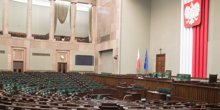 A szejm gyorsított eljárásban elfogadta a járvány kezeléséről szóló törvényt
