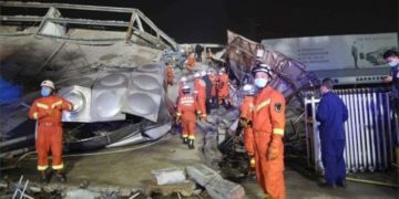 Koronavírus – Többen meghaltak Kínában, miután összeomlott egy karanténhotel (videó)