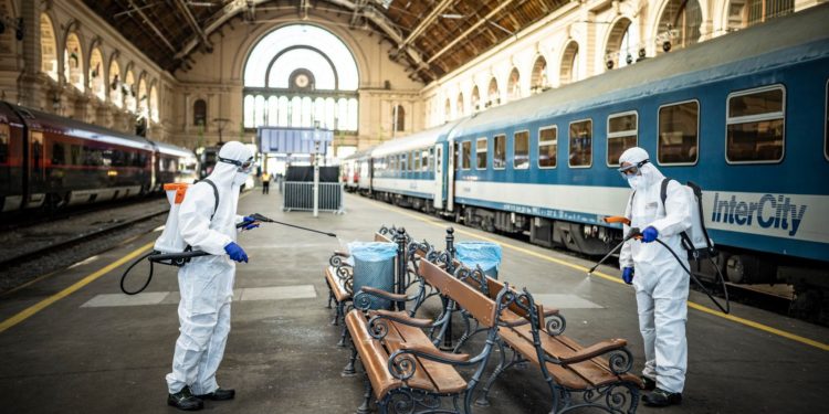 MÁV: hétfőtől elkezdődik a járművek teljes fertőtlenítése