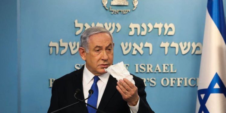 Izraelben tíz főben maximalizálták az együtt tartózkodók számát, elhalasztották a Netanjahu-pert