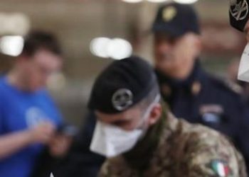 Nem utazhatnak külföldre az egészségügyben, rendvédelemben, honvédelemben dolgozók