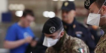 Nem utazhatnak külföldre az egészségügyben, rendvédelemben, honvédelemben dolgozók