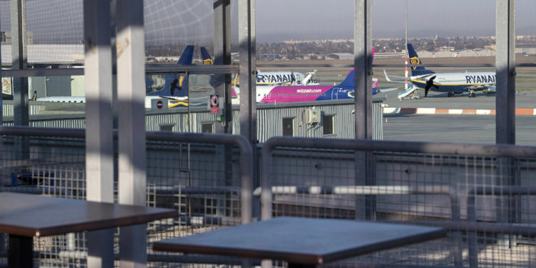 Nem zár be a ferihegyi repülőtér