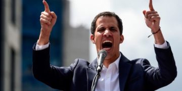 Vizsgálatot indított a venezuelai főügyészség Juan Guaidó ellenzéki vezető ellen államcsíny kísérletének gyanúja miatt