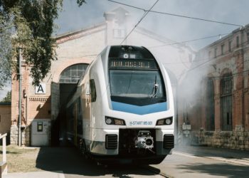 Elindult az első emeletes KISS motorvonat a Budapest-Cegléd vonalon (videó)