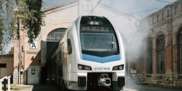 Elindult az első emeletes KISS motorvonat a Budapest-Cegléd vonalon (videó)