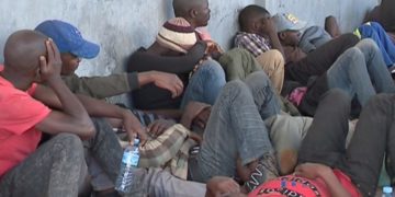 Illegális bevándorlás – Több mint hatvan migránst találtak holtan egy konténeres kamionban Mozambikban