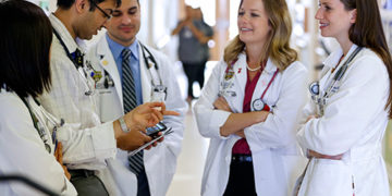 Segítenének a cseh orvosi karok hallgatói