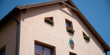 Jogerős ítélet: nem kell fizetnie a Községháza feliratért megbírságolt korondi polgármesternek