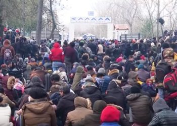 Több ezer ember ragadt a „senki földjén” Törökország és Görögország között