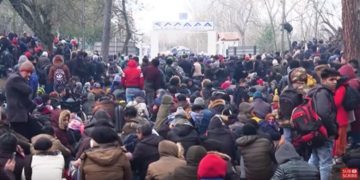 Több ezer ember ragadt a „senki földjén” Törökország és Görögország között