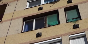 Vádat emeltek az ablakból kiesett mezőtúri kislány édesanyjával szemben (videó)