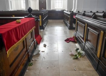 Virágvasárnapra helyreállítják a debreceni Nagytemplom megrongált úrasztalát