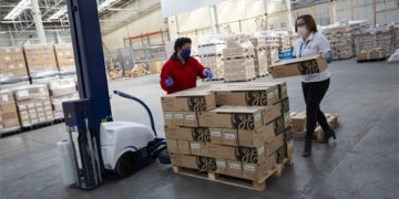 Világítástechnikai segélyszállítmányt indított a Tungsram Zágrábba