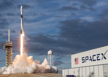 SpaceX magánvállalat újabb 60 műholdat állított Föld körüli pályára  (videó)