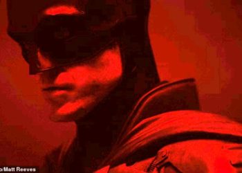 A Batman bemutatása fél évet csúszik (videó)