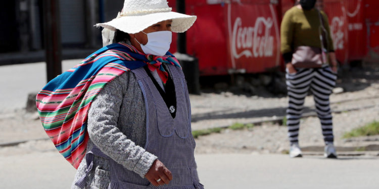 Bolíviában könnygázt vetettek be az országba hazatérni kívánókkal szemben