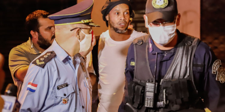 Ronaldinho 1,6 millió dollár fejében házi őrizetbe került