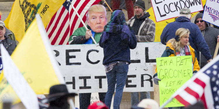 Donald Trump:  már a következő napokban enyhítenek a szigorú korlátozásokon egyes tagállamok