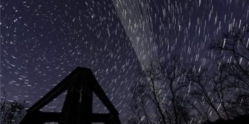 A SpaceX amerikai űrkutatási vállalat Starlink-műholdjai minden mennyiségben a Földön és égen