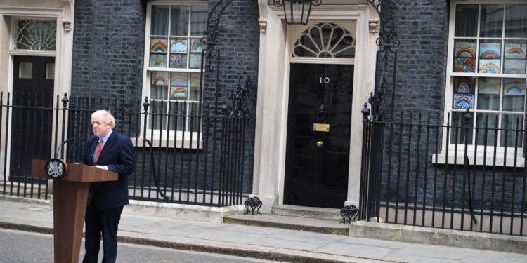 Boris Johnson: továbbra is az újabb járványhullám megakadályozása a legfontosabb