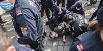 Májusban kinyitnak az éttermek és a szállodák Ausztriában