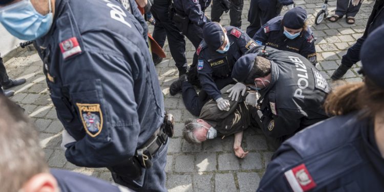 Májusban kinyitnak az éttermek és a szállodák Ausztriában