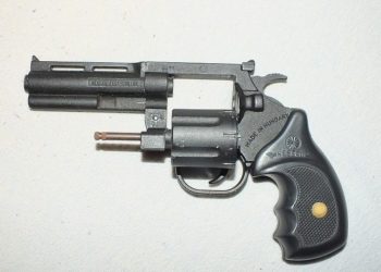 Két betörés, három fegyver, kilenc gyanúsított