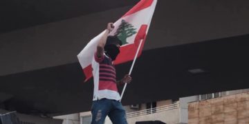 Libanonban a kijárási korlátozások ellenére ismét tüntetnek a kormány ellen