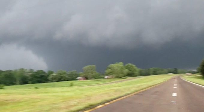 Több mint harmincan haltak meg a hétfői  tornádók miatt