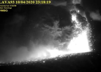 Kitört az Anak Krakatau vulkán (videó)