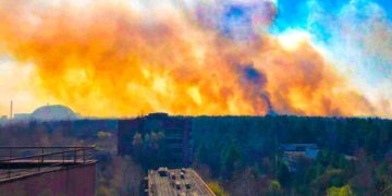 Tíz napja nem tudják eloltani a tüzet a csernobili tiltott övezetben (videó)