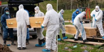 Eltemették a 13 éves kisfiút, az első gyermekáldozatot Angliában                      (videó)