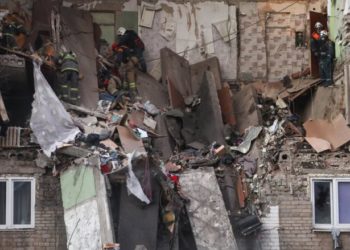 Óriási gázrobbanás miatt beomlott egy ötemeletes lakóház Oroszországban, halottak