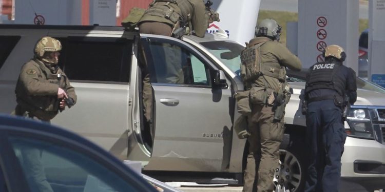 Legalább 16 halottja van az órákon át tartó új-skóciai ámokfutásnak