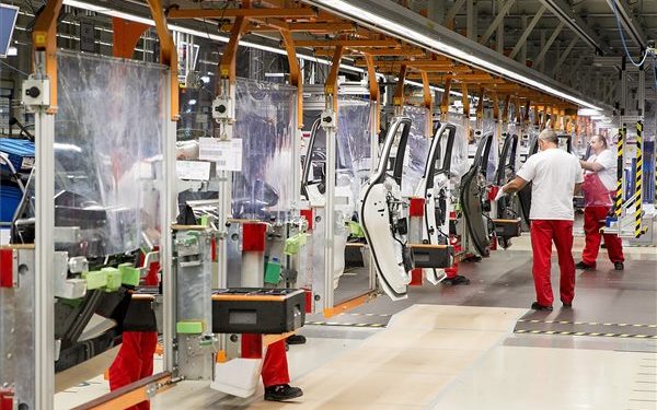 A munkahelyvédelmi bértámogatást már több mint 500 cég kérvényezte